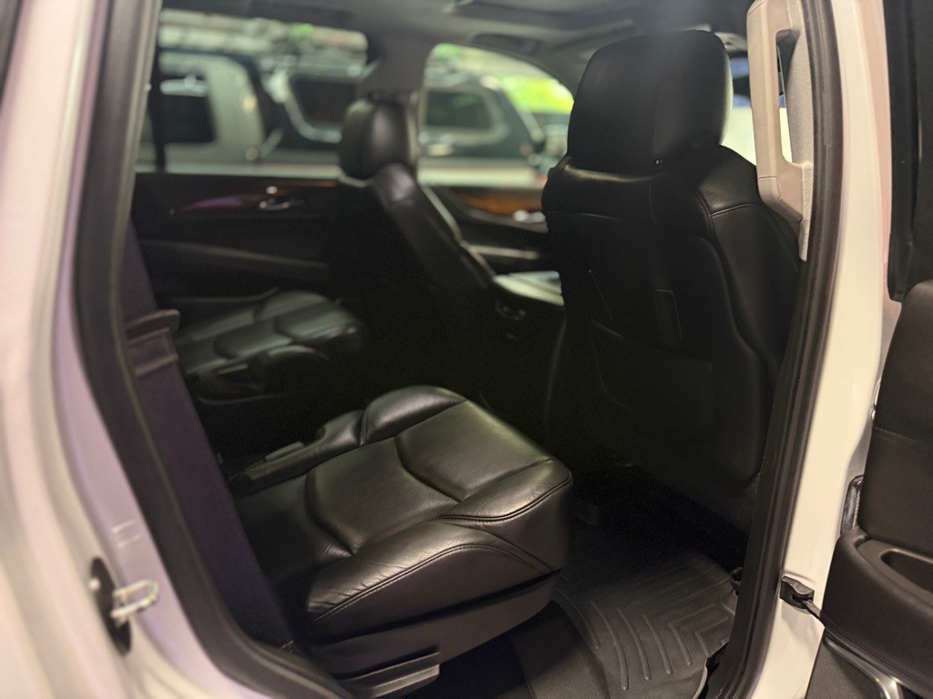 2016 Cadillac Escalade Image 18