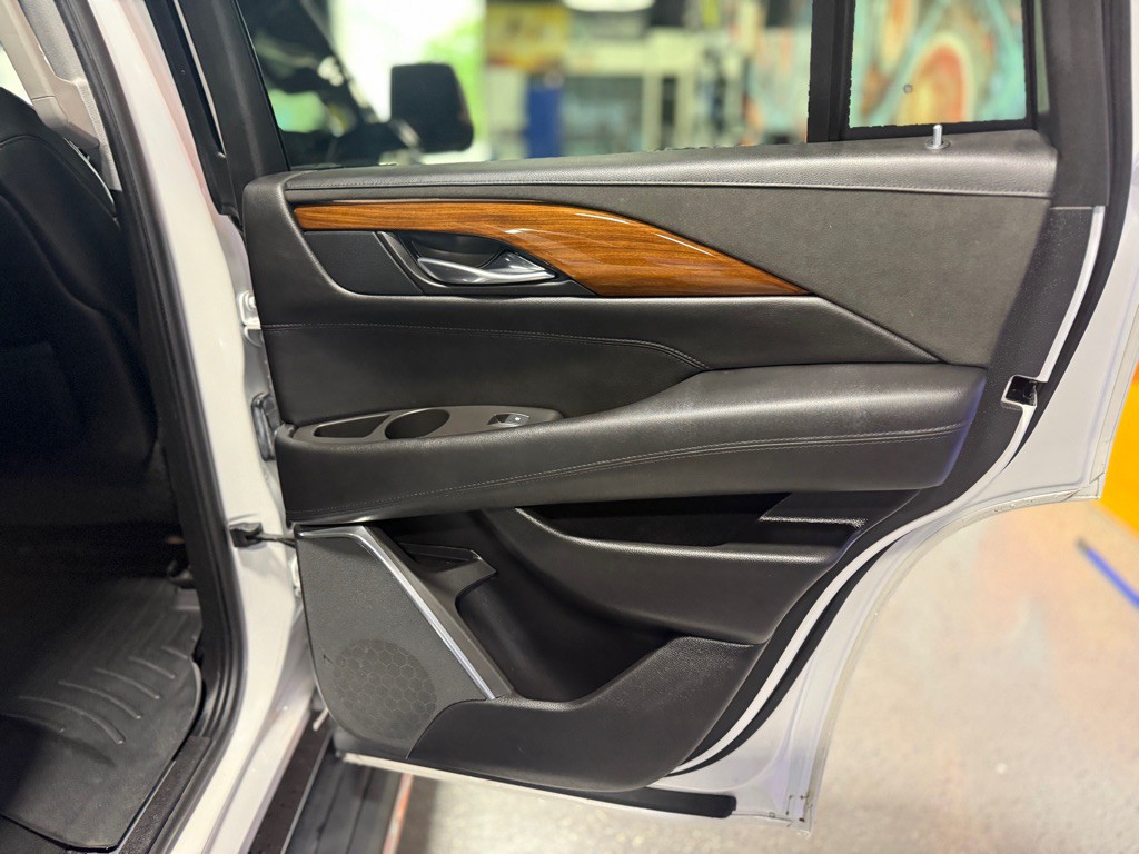 2016 Cadillac Escalade Image 19