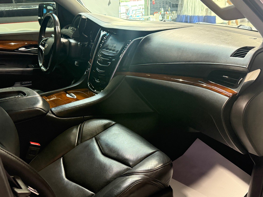 2016 Cadillac Escalade Image 21