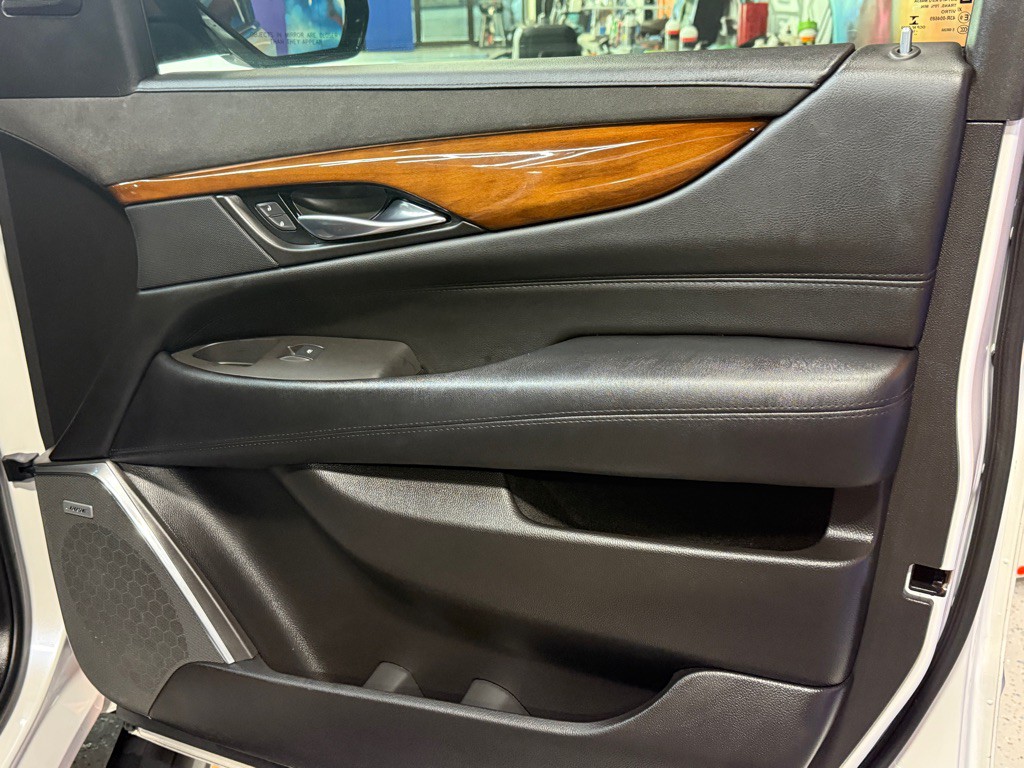 2016 Cadillac Escalade Image 22