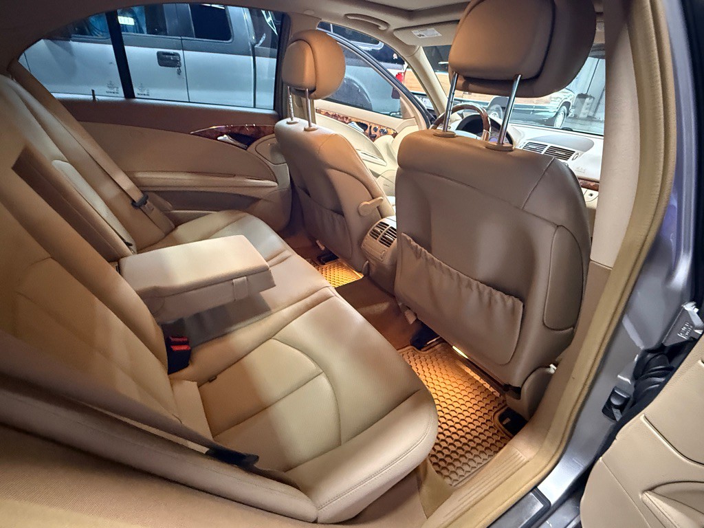 2008 Mercedes-Benz E-Class Image 19