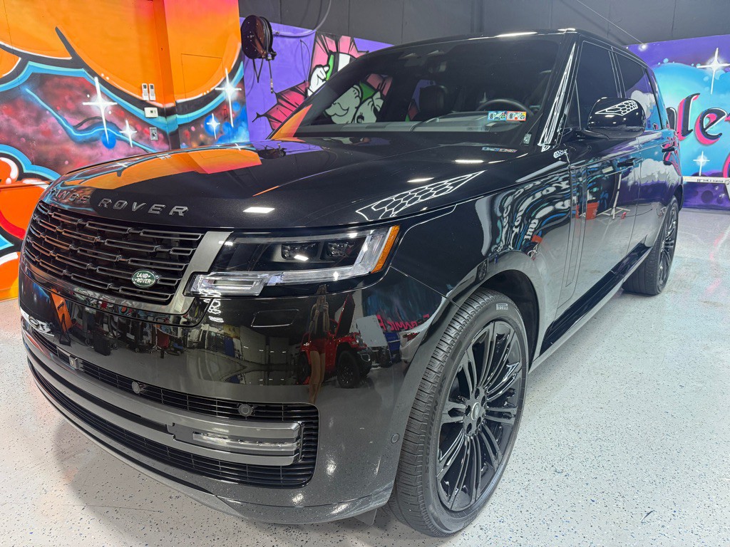 2025 Land Rover Range Rover Image 1
