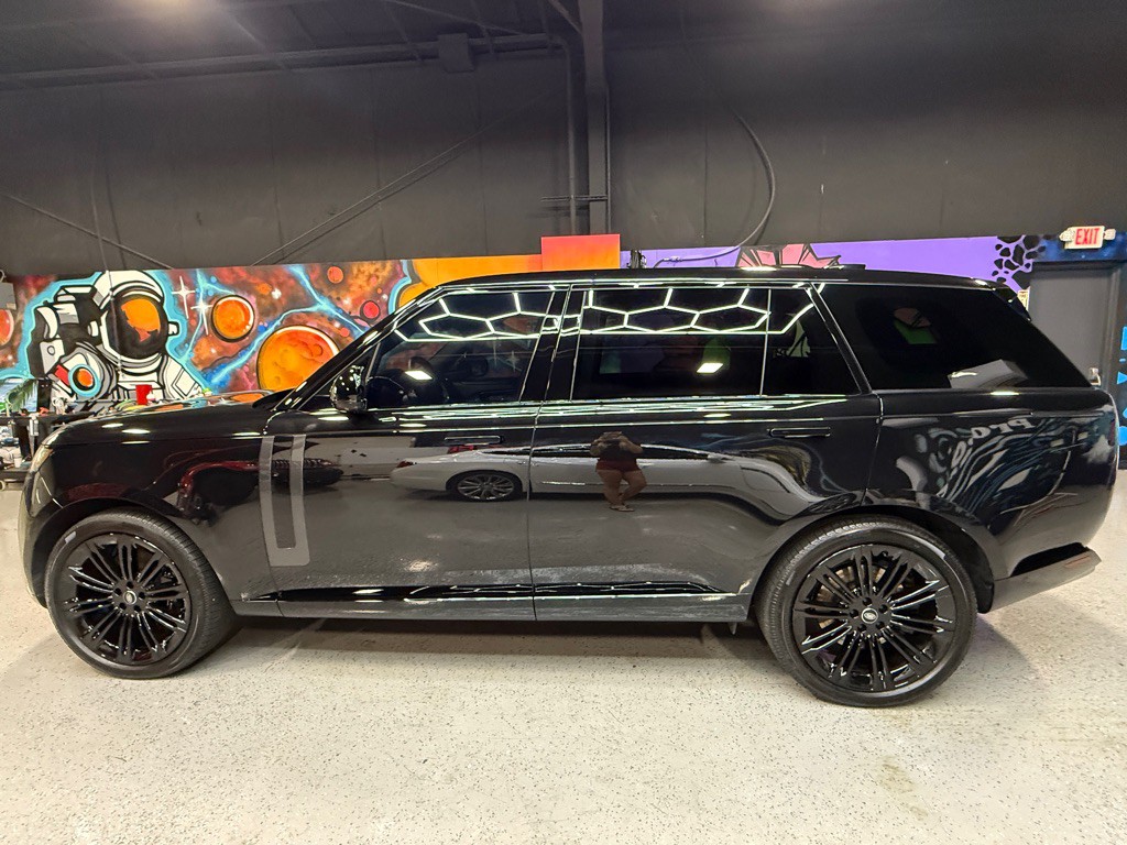 2025 Land Rover Range Rover Image 2