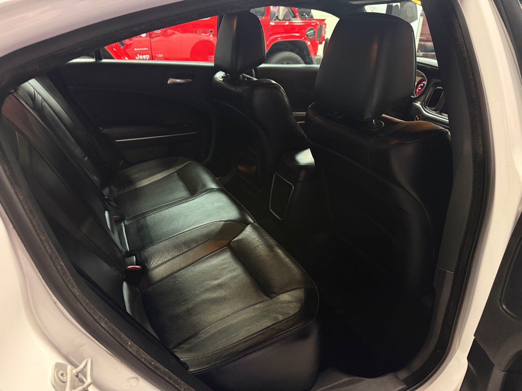 2015 Dodge Charger Image 18