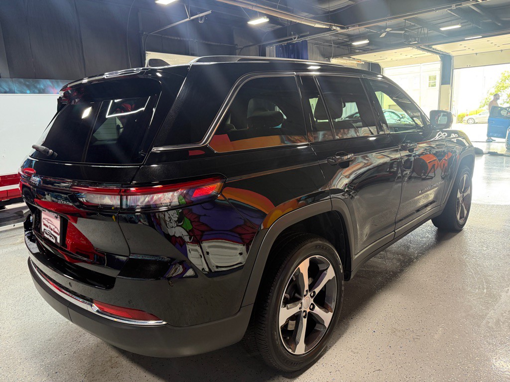2023 Jeep Grand Cherokee Image 8