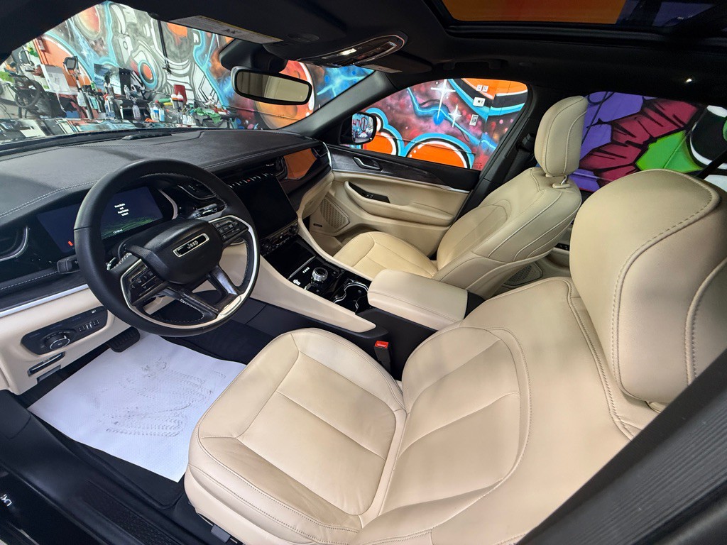 2023 Jeep Grand Cherokee Image 10