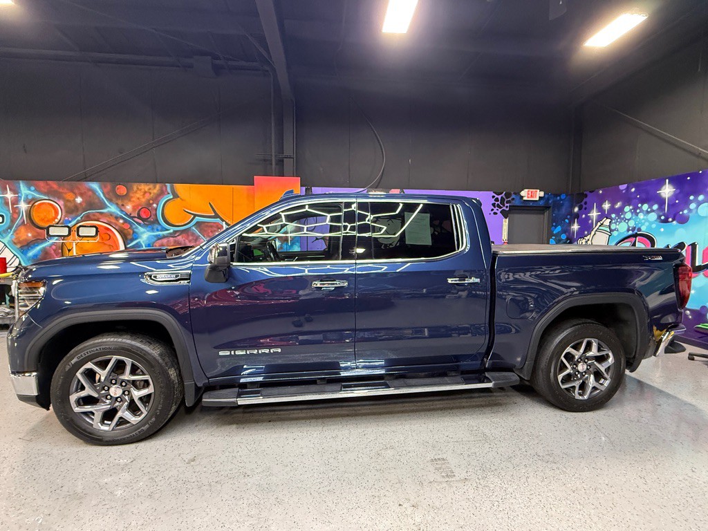 2022 GMC Sierra Image 2