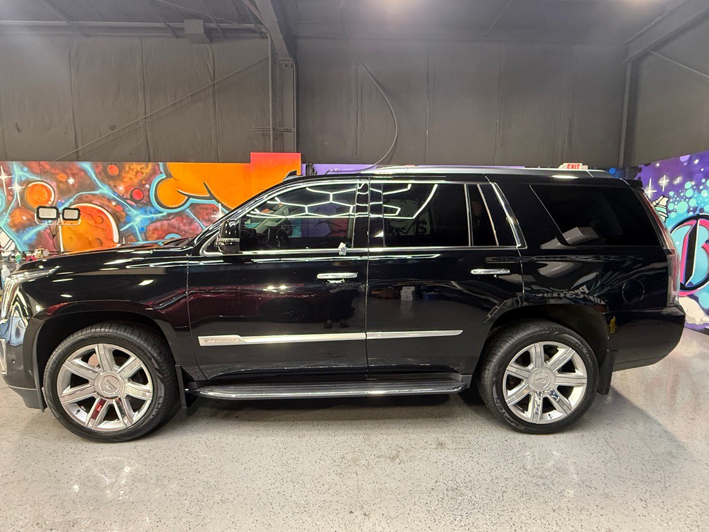 2019 Cadillac Escalade Image 2