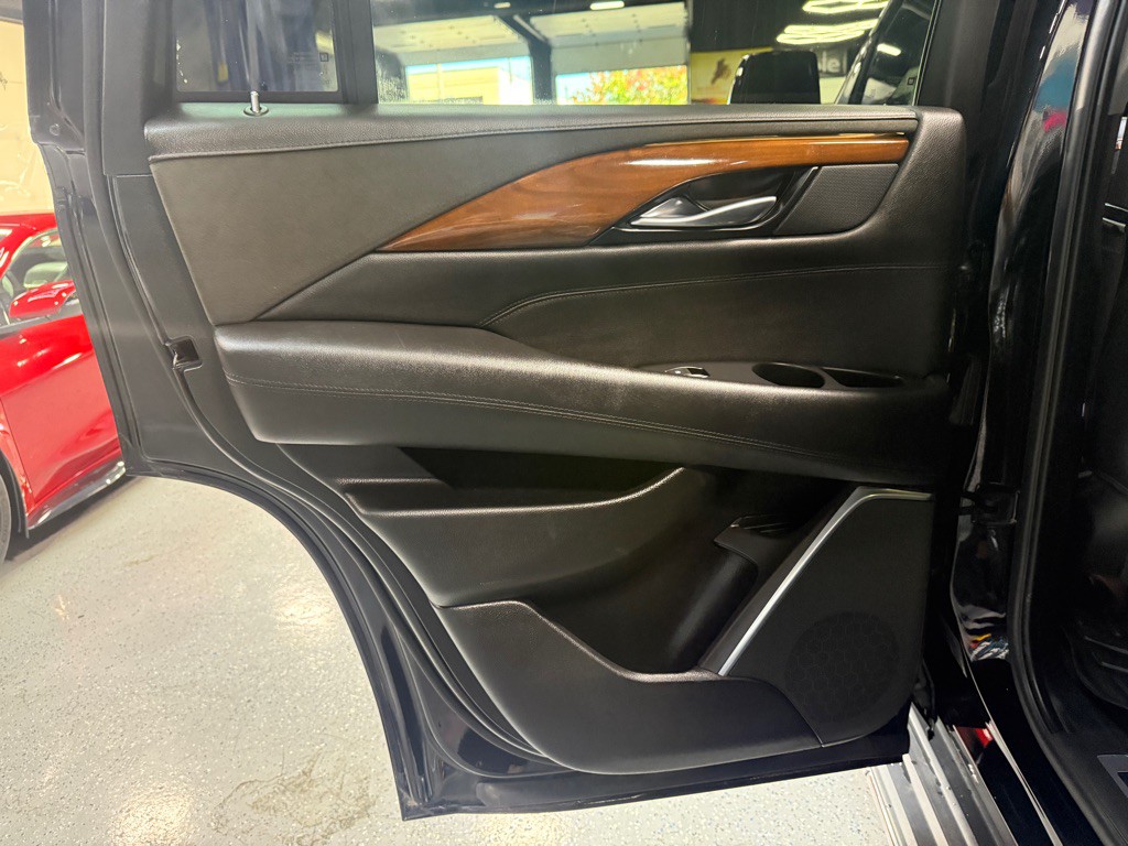 2019 Cadillac Escalade Image 17