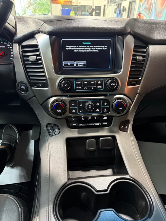 2019 Chevrolet Suburban Image 14