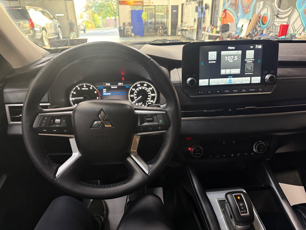 2022 Mitsubishi Outlander Image 12