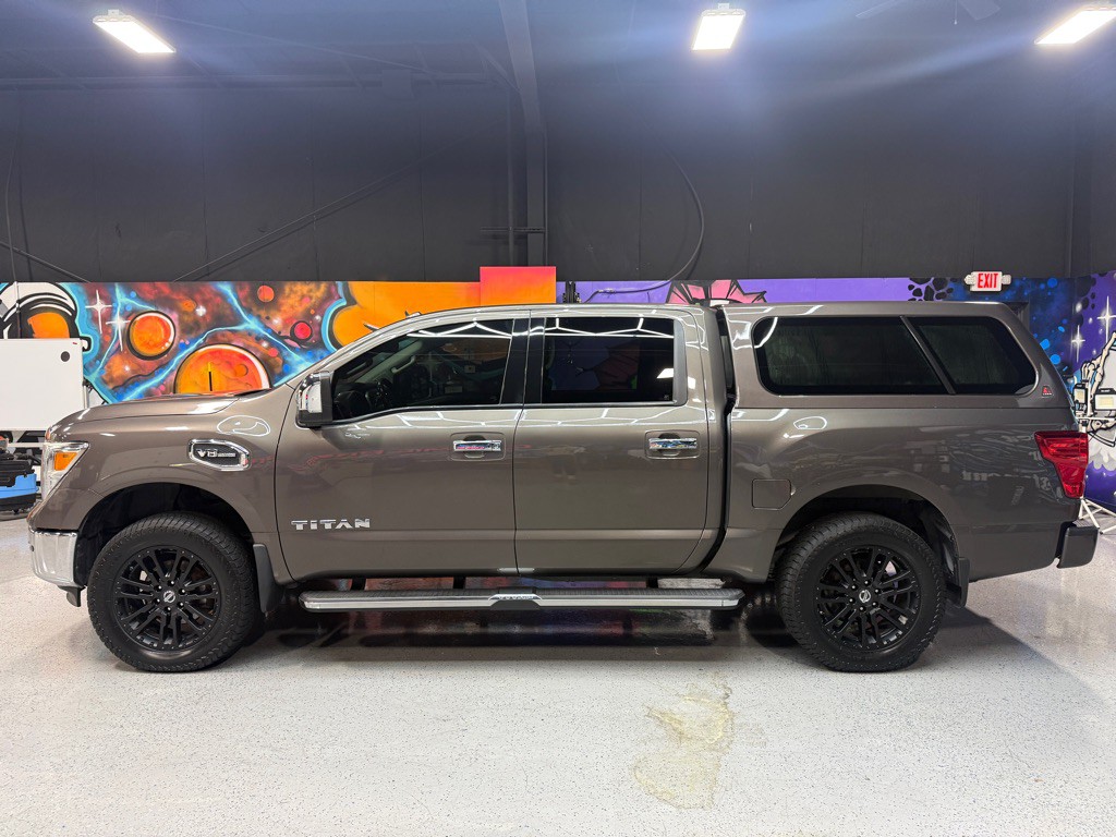 2017 Nissan Titan Image 2