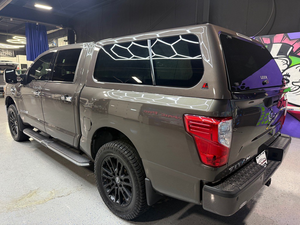 2017 Nissan Titan Image 3