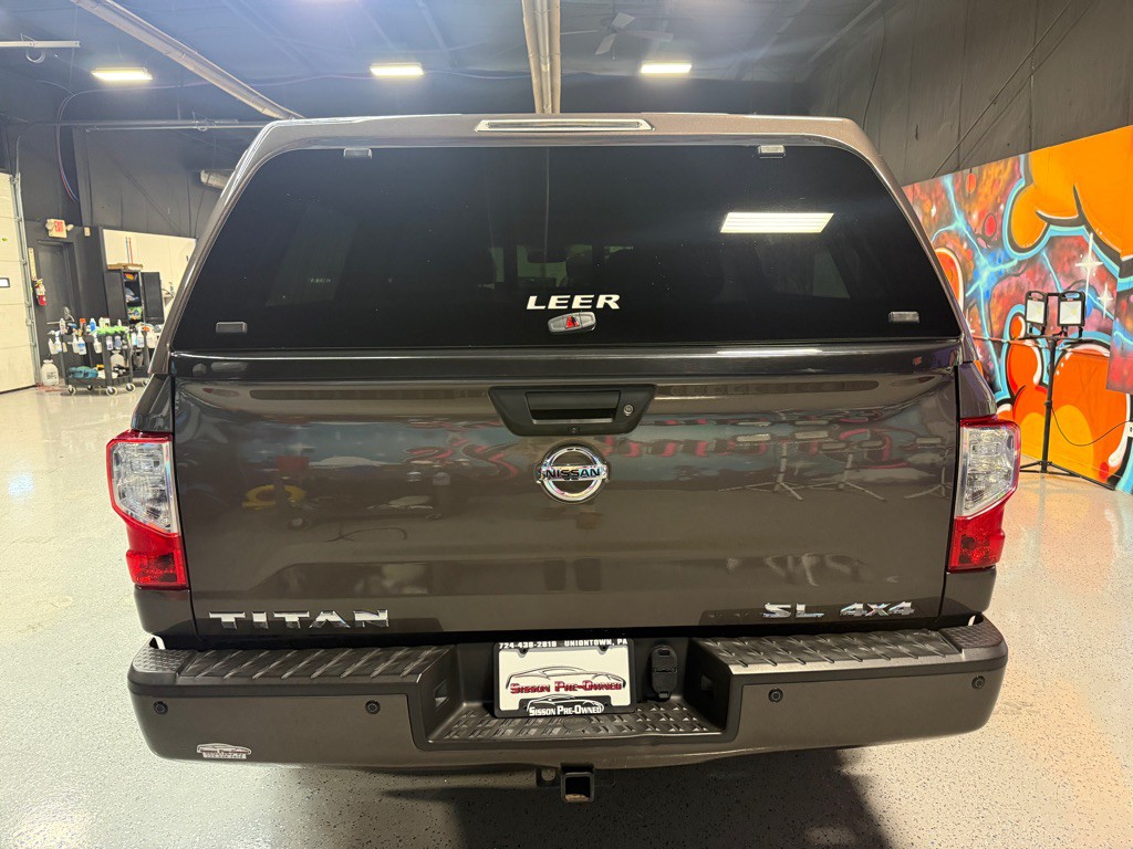2017 Nissan Titan Image 5