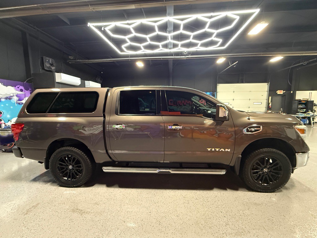 2017 Nissan Titan Image 7
