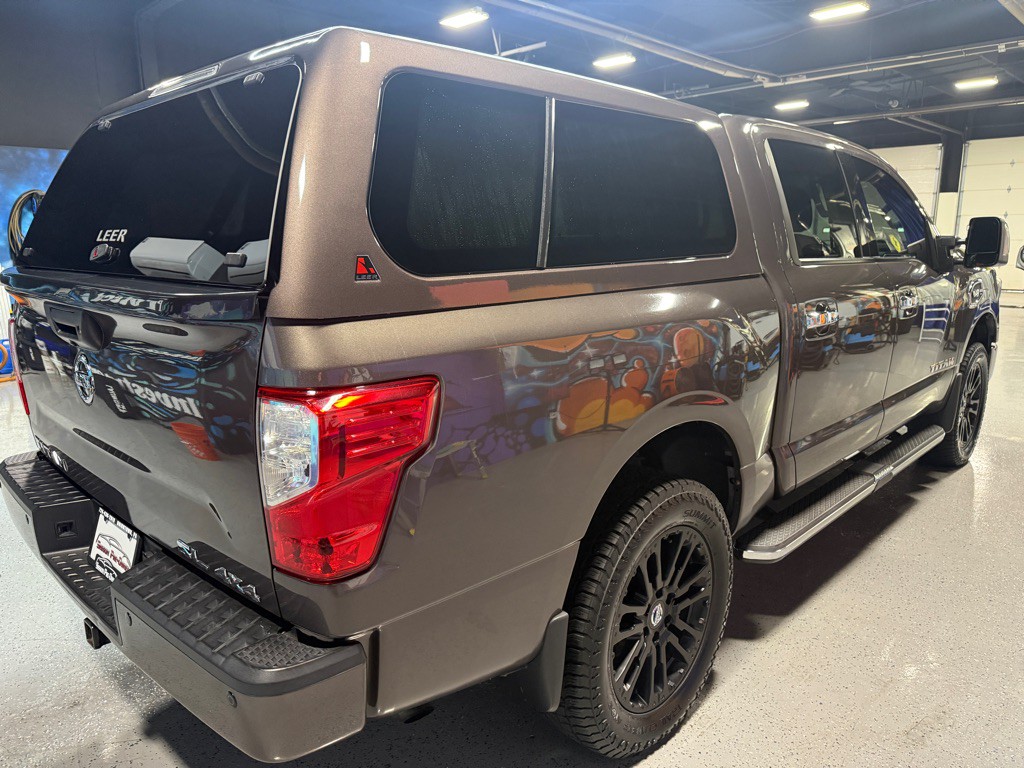 2017 Nissan Titan Image 8