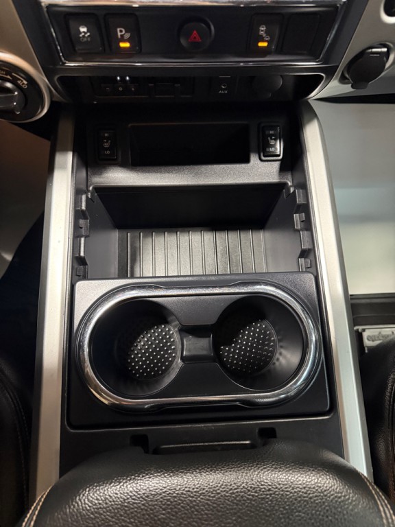 2017 Nissan Titan Image 13