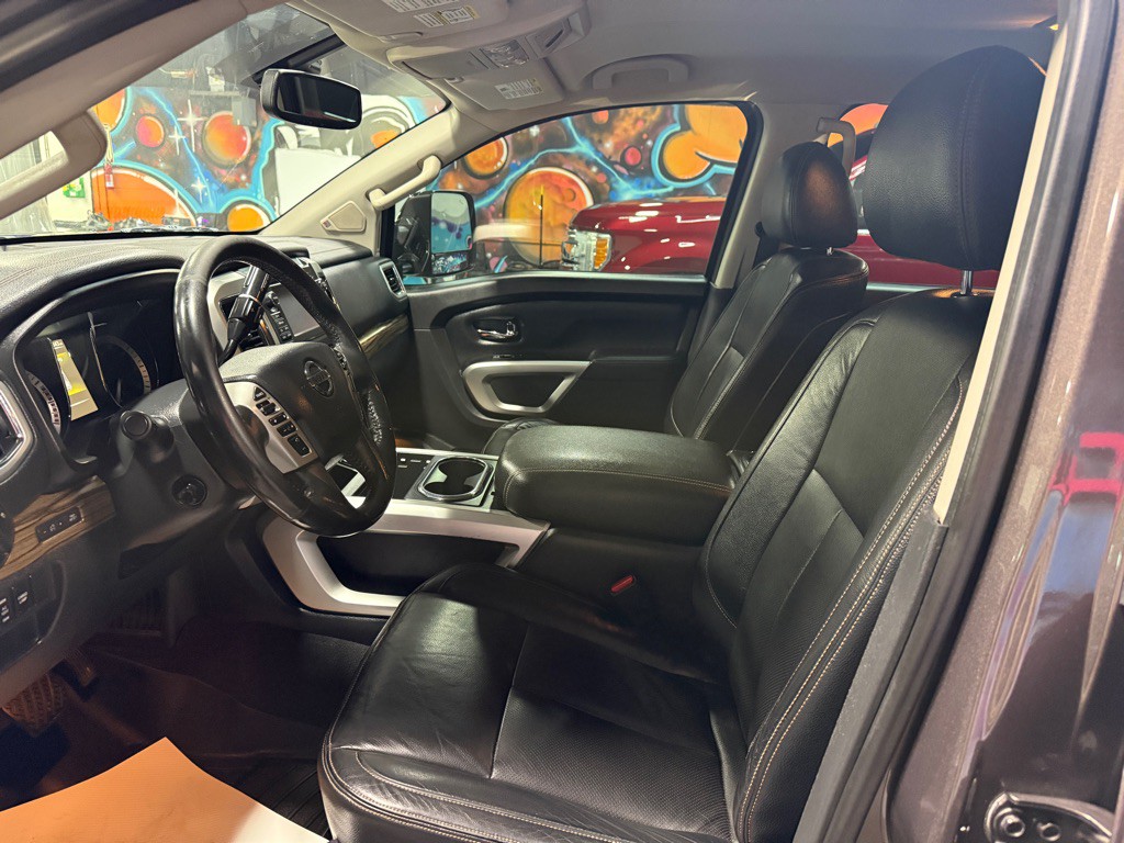 2017 Nissan Titan Image 14