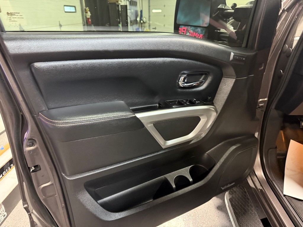 2017 Nissan Titan Image 15