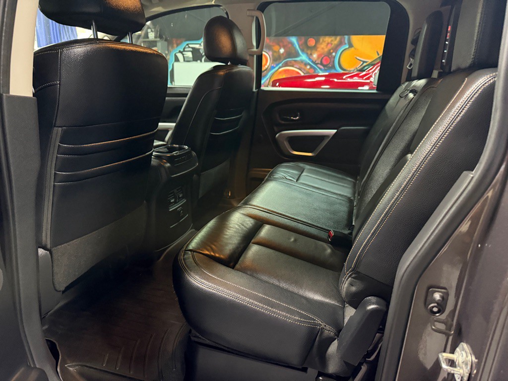 2017 Nissan Titan Image 16