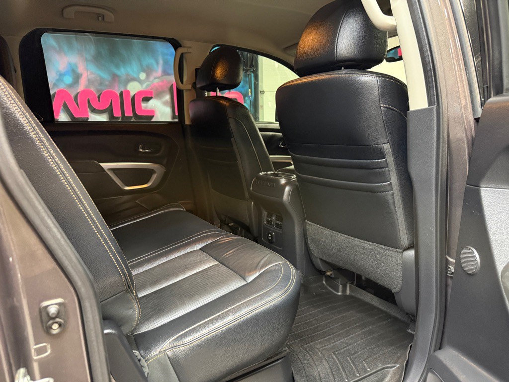2017 Nissan Titan Image 18