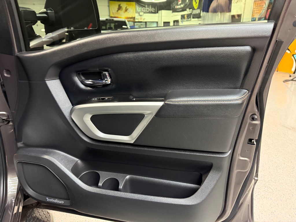 2017 Nissan Titan Image 21