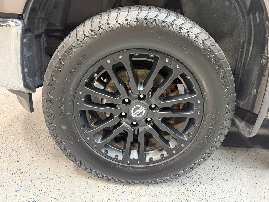2017 Nissan Titan Image 22