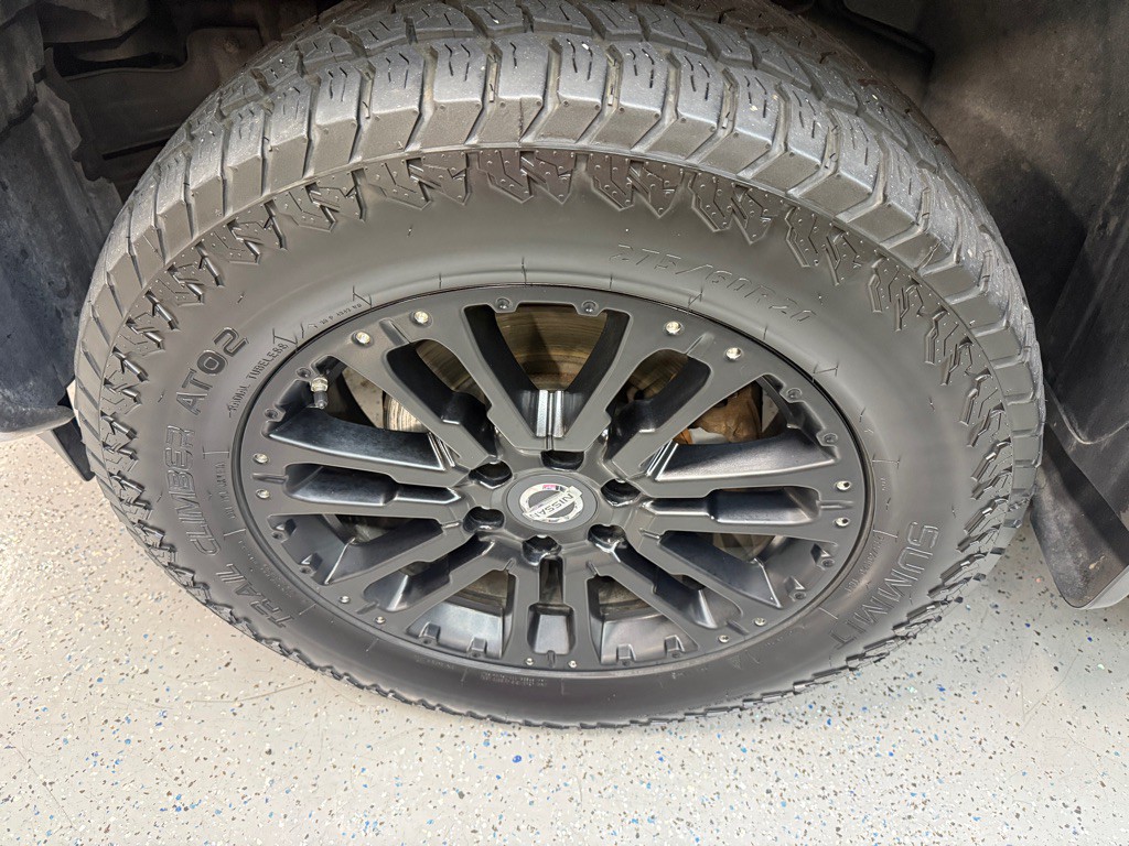 2017 Nissan Titan Image 23