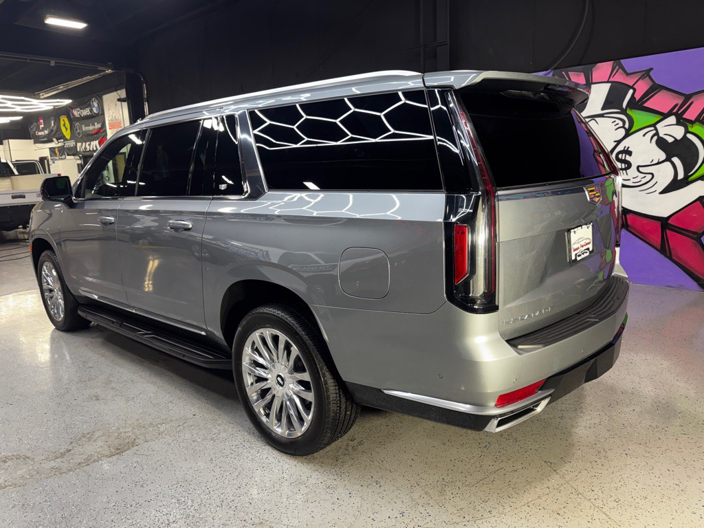 2023 Cadillac Escalade Image 3