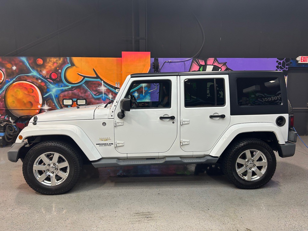 2013 Jeep Wrangler Unlimited Image 2