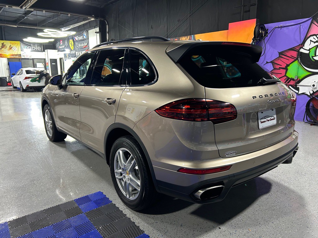 2016 Porsche Cayenne Image 3