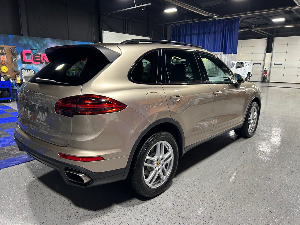 2016 Porsche Cayenne Image 8