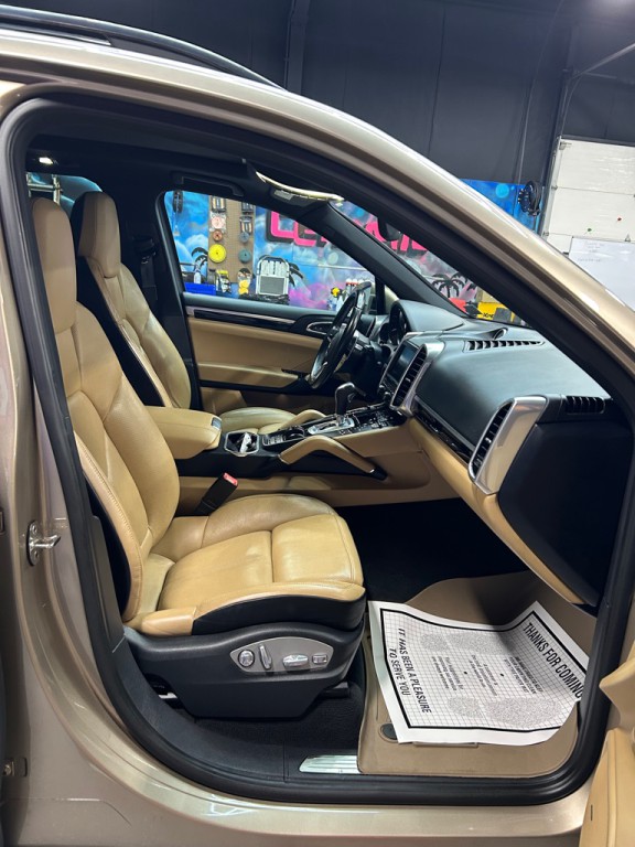 2016 Porsche Cayenne Image 10