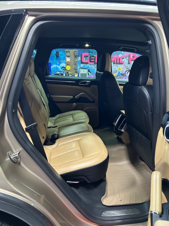 2016 Porsche Cayenne Image 12
