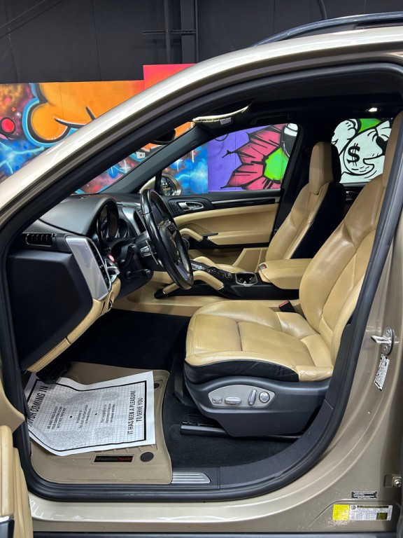 2016 Porsche Cayenne Image 16