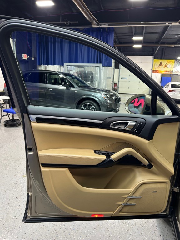 2016 Porsche Cayenne Image 17