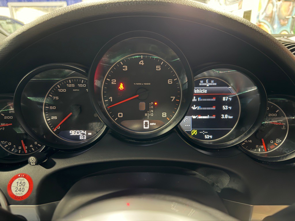 2016 Porsche Cayenne Image 21