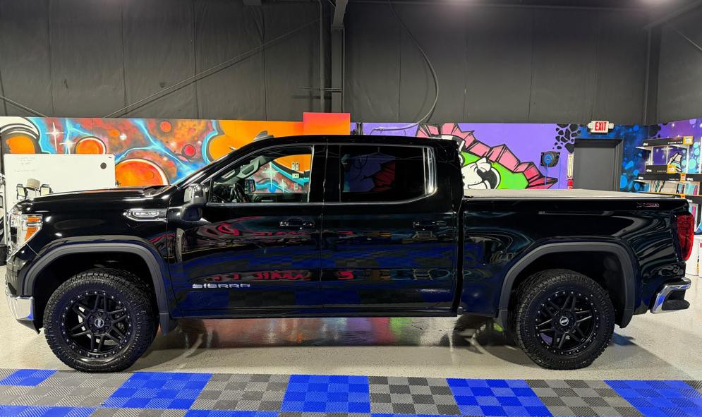 2021 GMC Sierra Image 2