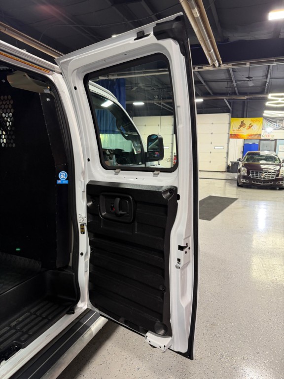 2024 Chevrolet Express Image 19