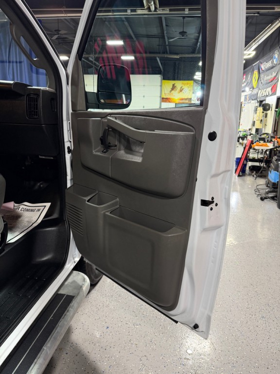 2024 Chevrolet Express Image 22