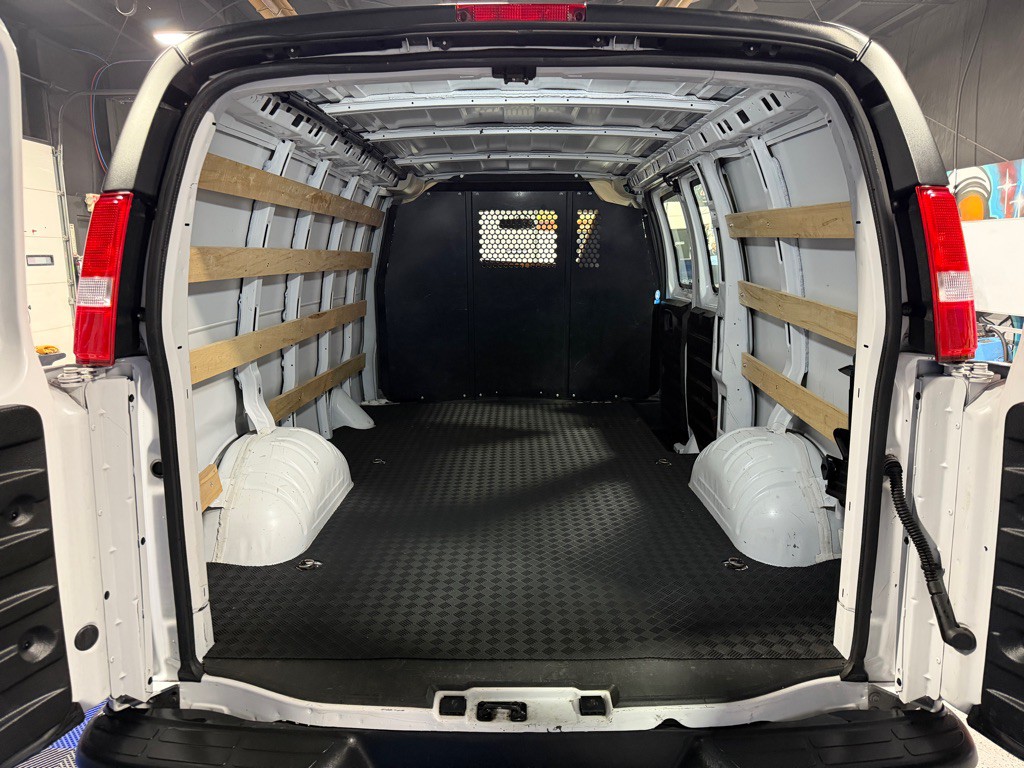 2024 Chevrolet Express Image 17