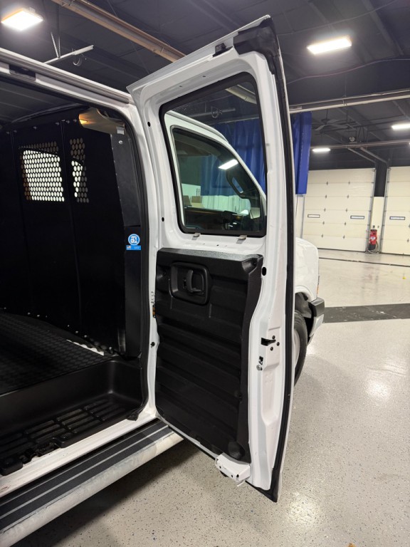2024 Chevrolet Express Image 19