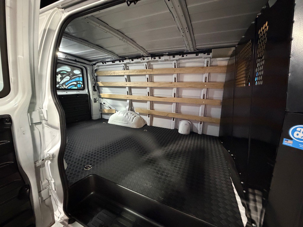 2024 Chevrolet Express Image 20