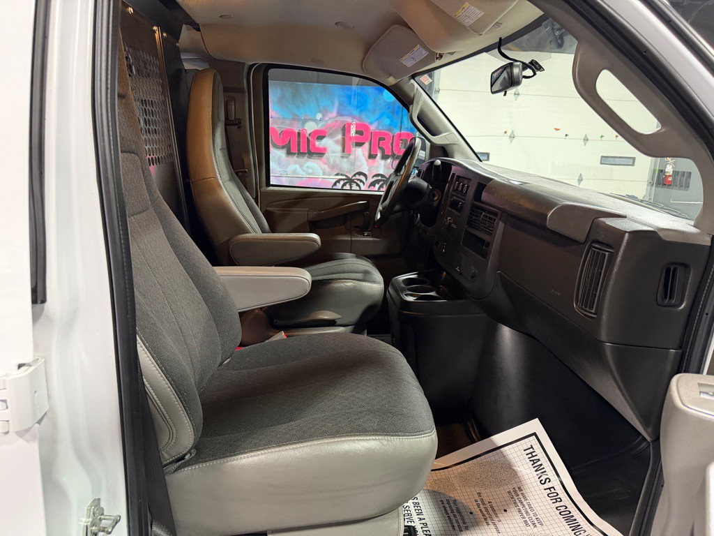 2024 Chevrolet Express Image 21