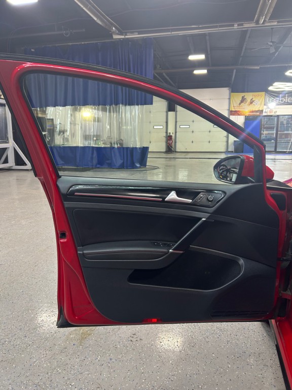 2015 Volkswagen GTI Image 13