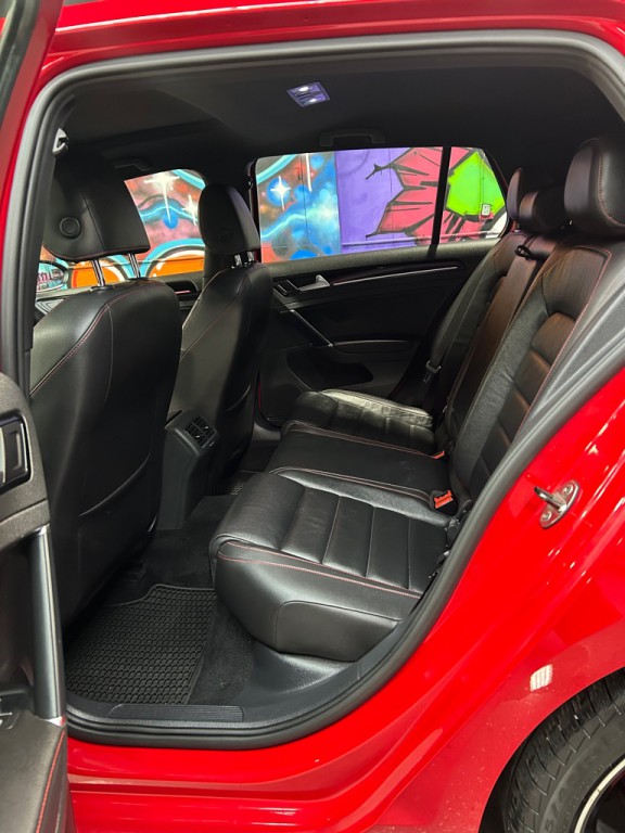 2015 Volkswagen GTI Image 18