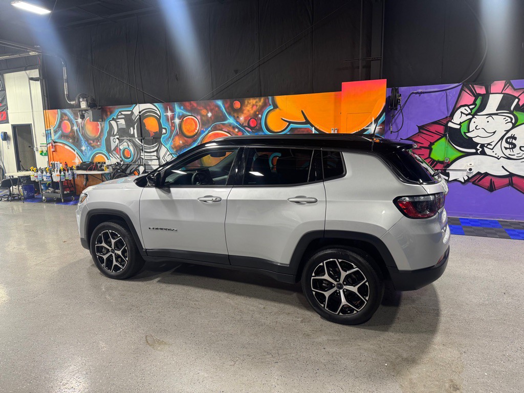 2025 Jeep Compass Image 2