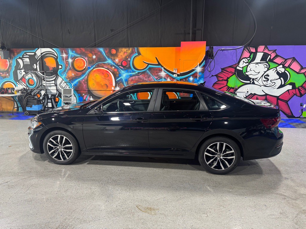 2025 Volkswagen Jetta Image 2