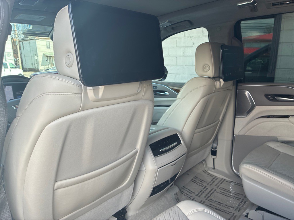2022 Cadillac Escalade Image 9