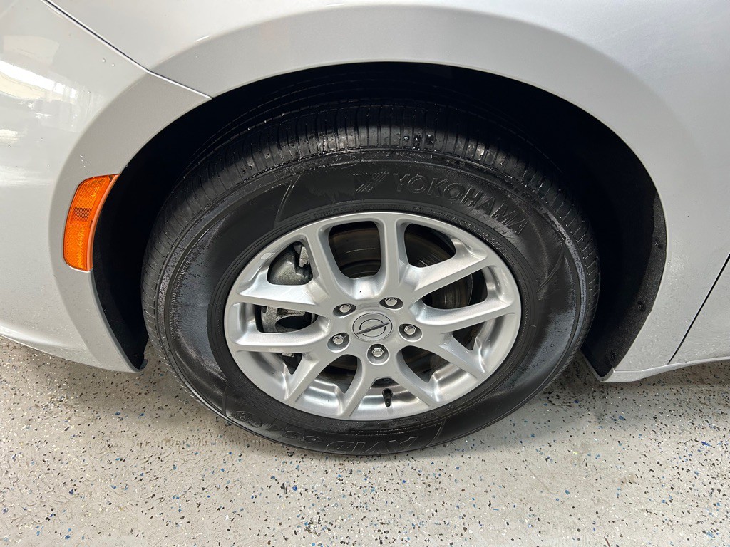 2024 Chrysler Pacifica Image 9